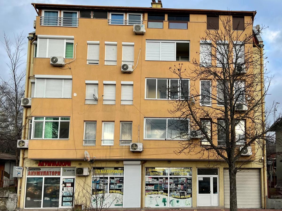 Town Place Apartment Kŭrdzhali Eksteriør bilde